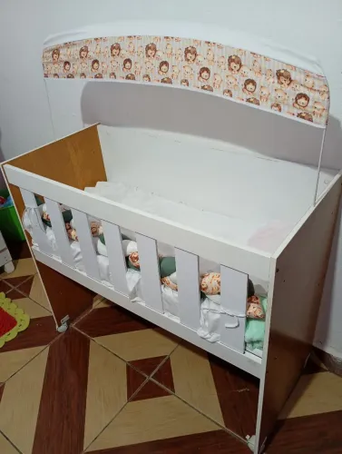 Vende-se Mini berço para bebê, vem com o colchão 4 acessórios para o berço usado duas 