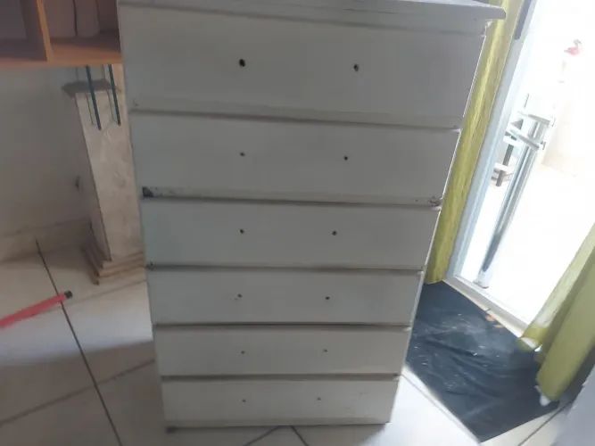 Cômoda,e um armário 