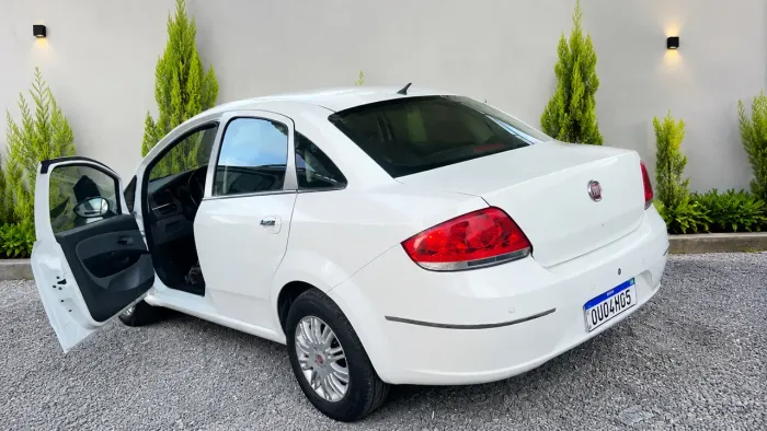 Fiat Linea Essence 1.8 Flex 16V 4P 2013