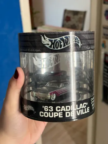 Hot Wheels '63 Cadillac Coupe De Ville da série Custom Cruiser