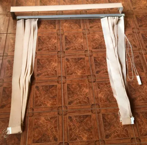 Persiana Vertical Bege 1,50 x 1,50 m - Precisa de Reforma - R$ 50