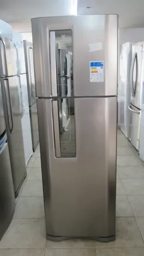 Geladeira Electrolux 382L Frost Free, toda funcional, em excelente estado e sem defeitos