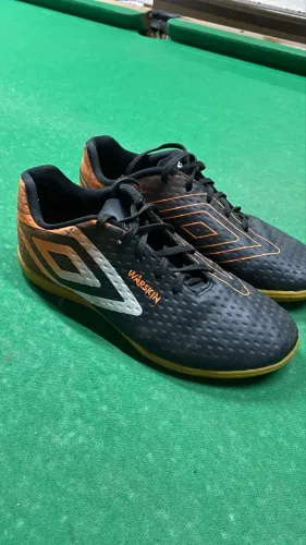 Chuteira Umbro 39