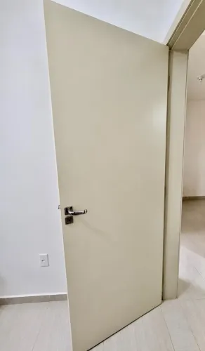 PORTA INTERNA COMPLETA COM MARCO E FECHADURA