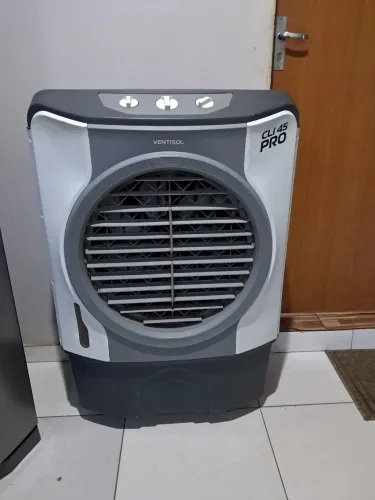 VENDO UM CLIMATIZADOR 45 Litros. Marca: VENTISOL 
