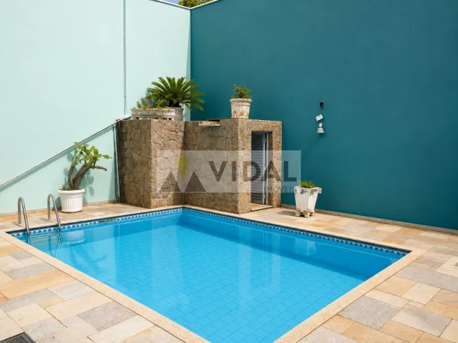 SOBRADO À VENDA COM 4 SUÍTES E PISCINA NO CONDOMÍNIO GRANJA OLGA