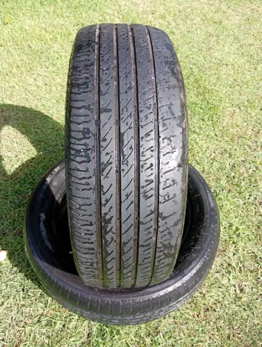 Vendo pneus aro 17. 205/55