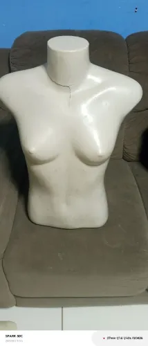 Vendo manequim feminina