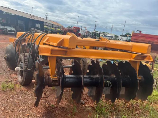 Grade aradora pesada hidráulica 14x32 discos espaçamento 330 mm