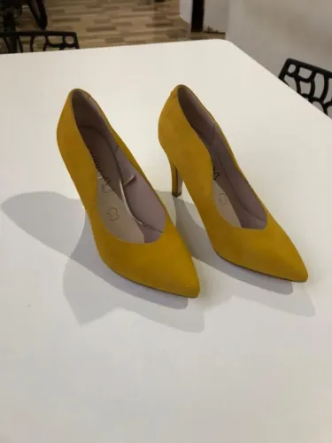 Sapato Salto Alto Amarelo em Camurça Caprice Premium tamanho 33