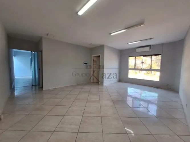 Sala Comercial de 62m² no 2º Andar - Villa Branca, Jacareí