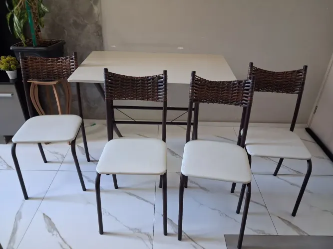 Mesa para jantar, usado , para espaço pequeno ou apartamento