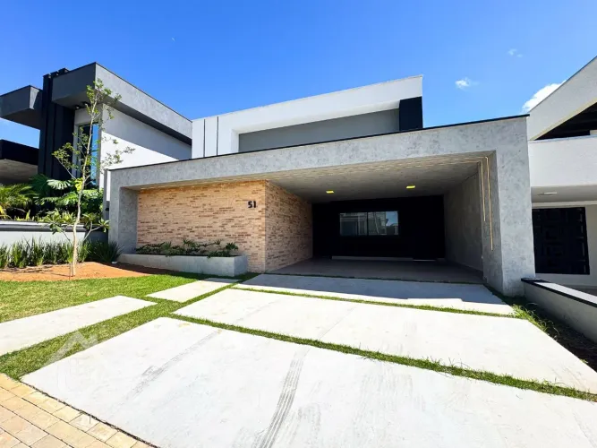 Casa térrea à Venda no Condomínio Santa Mônica em Caçapava - SP