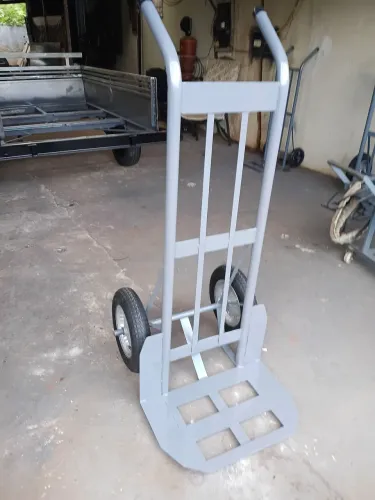 Vendo vários carrinho de carga super reforçado tenho disponivel 160kg  240kg 260kg 