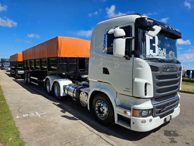 Scania R440 6x4 Bug Leve Automático ano 13 + Rodocaçamba Noma Ano 19 35m³ Dolly Rebaixado 