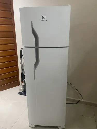 Geladeira Electrolux semi nova 