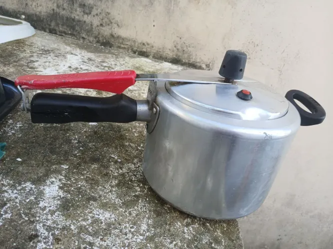 Panela de pressão sem a borracha 30reais