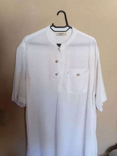 Camiseta masculina. Moda praia estilo bata indiana. Gola padre. TAMMHO G2. PERFEITO ESTADO