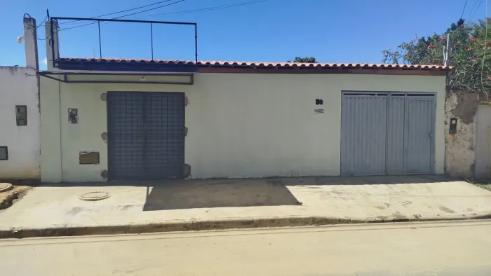 Casa com ponto comercial..