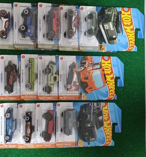 Hotwheels (kit com 13 unidades)