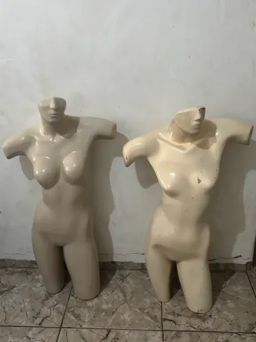 Manequins meia perna magra