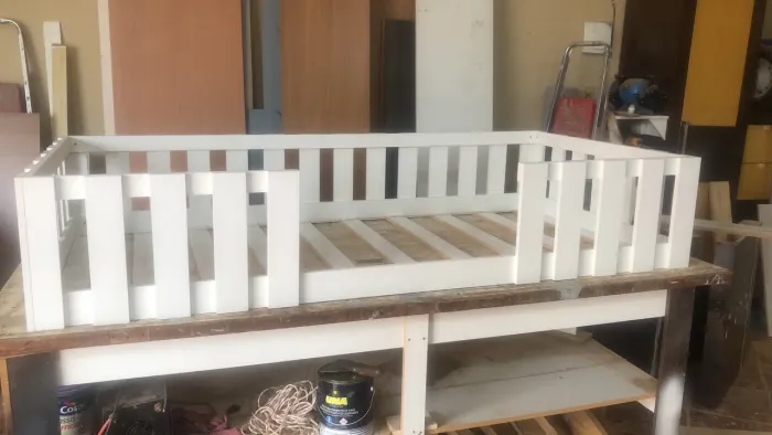 Cama montessoriana infantil 