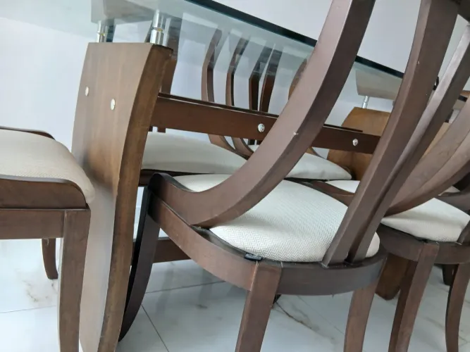 Mesa com Seis Cadeiras da JACAR