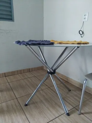 Mesa Redonda de Vidro com Pés em Inox - Excelente Estado