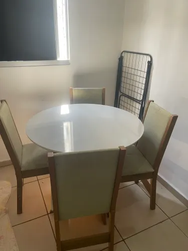 Mesa Redonda 80 cm com cadeiras