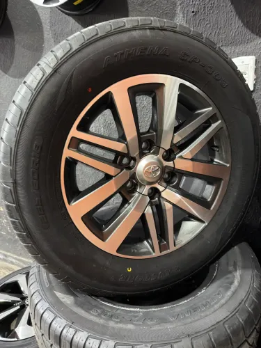 Rodas aro 18 Hilux com pneus