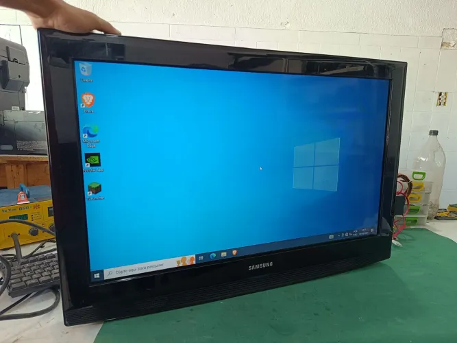 TV SAMSUNG 32" LCD, SEM Pé e SEM Controle Remoto. 