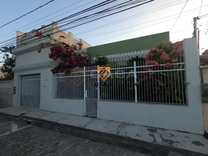 Casa com 4 quartos, 2 suítes, 4 vagas LINDA CASA EM JARDIM CAMBURI