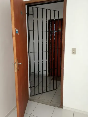 ALUGA-SE APARTAMENTO - CONDOMÍNIO PITANGUEIRAS III