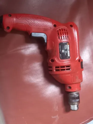 MÁQUINA DE FURAR BLAK DECK  3/8 500W  IMPACTO  127 VTS