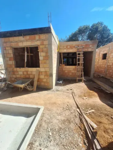 EXEXELENTE CASA GEMINADA DE 02 QUARTOS, 02 VAGAS DE GARAGEM EM JUATUBA CIDADE SATELITE
