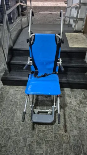 Vendo Cadeira de Rodas especial para subir ou descer ESCADAS