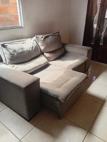 VENDE-SE UM SOFÁ