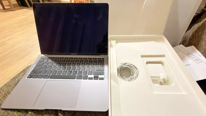 Apple Macbook Air (13 polegadas, 2020, Chip M1, 256 GB de SSD) - Cinza-espacial