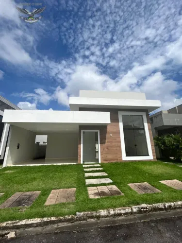 Excelente Casa em Condomínio Fechado com Clube e Segurança 24 horas