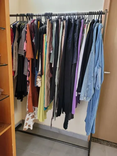 Lote de 60 peças de roupas Renner