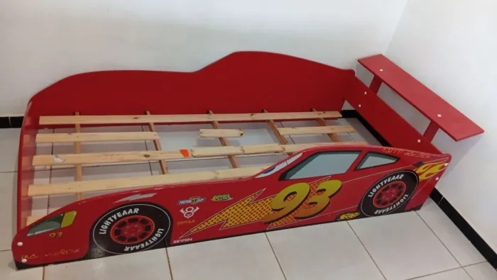 Cama de carro infantil 