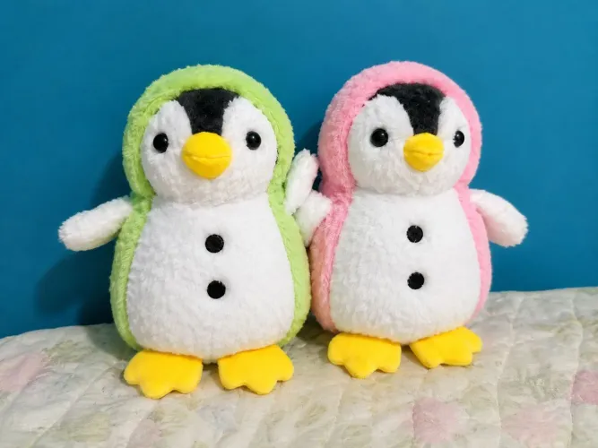 Duas pelúcias de pinguim!!
