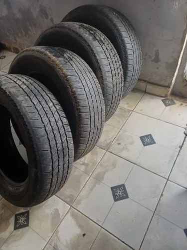 Vendo jogo de pneu em bom estado aro 18 60 103 H