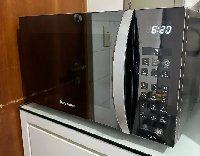 Micro-ondas Panasonic Style NN-ST674S 32L 127V - Excelente Estado
