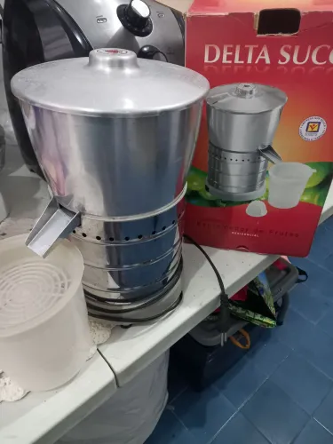 Espremedor de frutas Delta