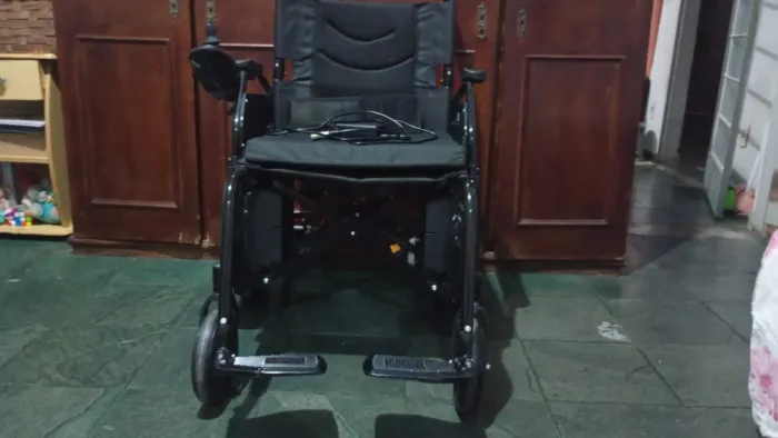 Cadeira de rodas elétrica/motorizada