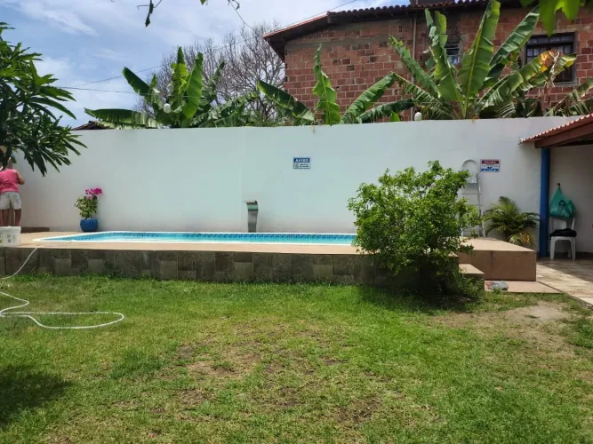 casa com piscina! Local familiar.