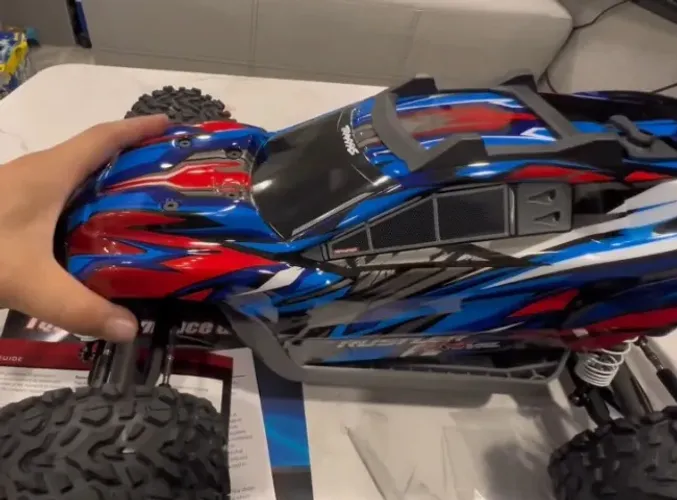 Carrinho Corrida RC Brushless + Controle 