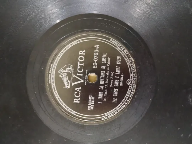 Antigi disco RCA Victor A lenda da montanha de cristal.The Three suns e Larry Green
