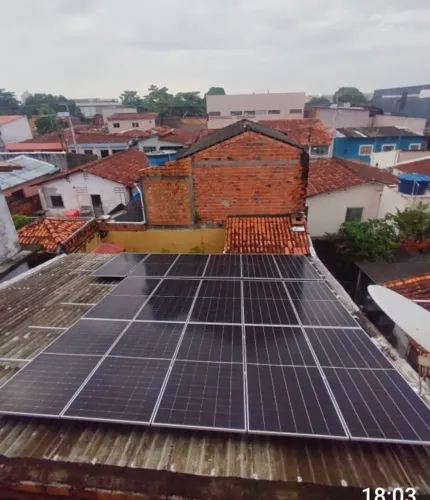 CASA COM ENERGIA SOLAR DE 1000 QUILOWATTS NA WE 38, CIDADE NOVA 5, NÚMERO 542.